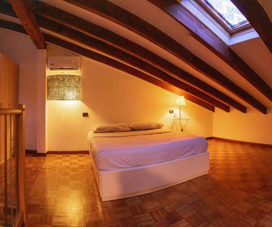 Appartement La Casa Di Ale à Lecco Extérieur photo
