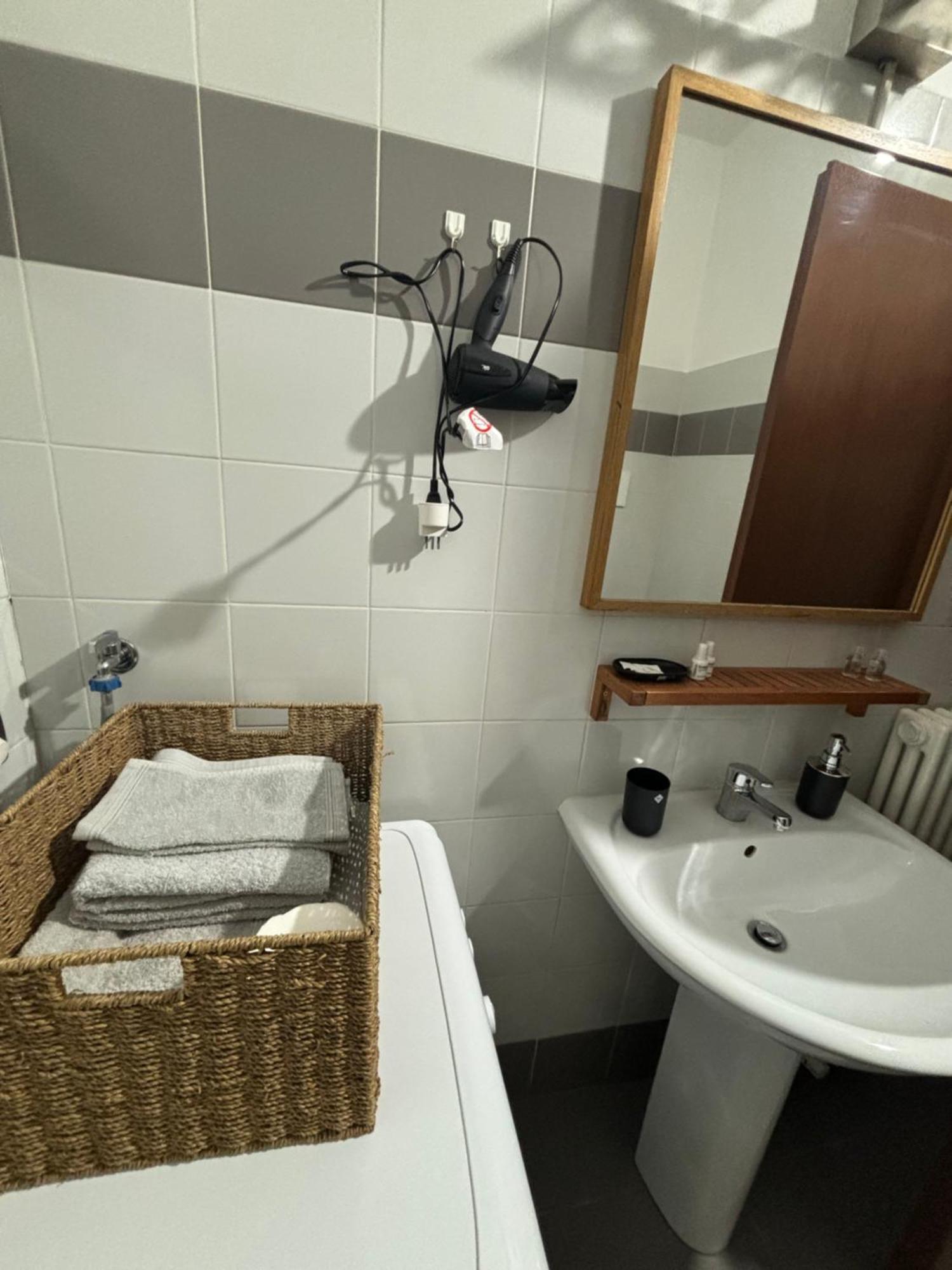 Appartement La Casa Di Ale à Lecco Extérieur photo